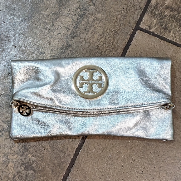 Tory Burch Soft Leather Reva Metallic Silver Clutch Shoulder Bag - Picture 2 of 16